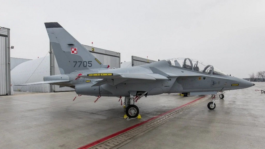 Πολωνία: Σοκαριστική συντριβή μαχητικού M-346 - Νεκρός ο πιλότος (vid)