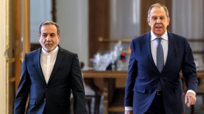 Ραγδαίες εξελίξεις – Τον Ρώσο Υπ. Εξωτερικών ενημέρωσε ο Ιρανός Araghchi μετά την άτακτη υποχώρηση Trump