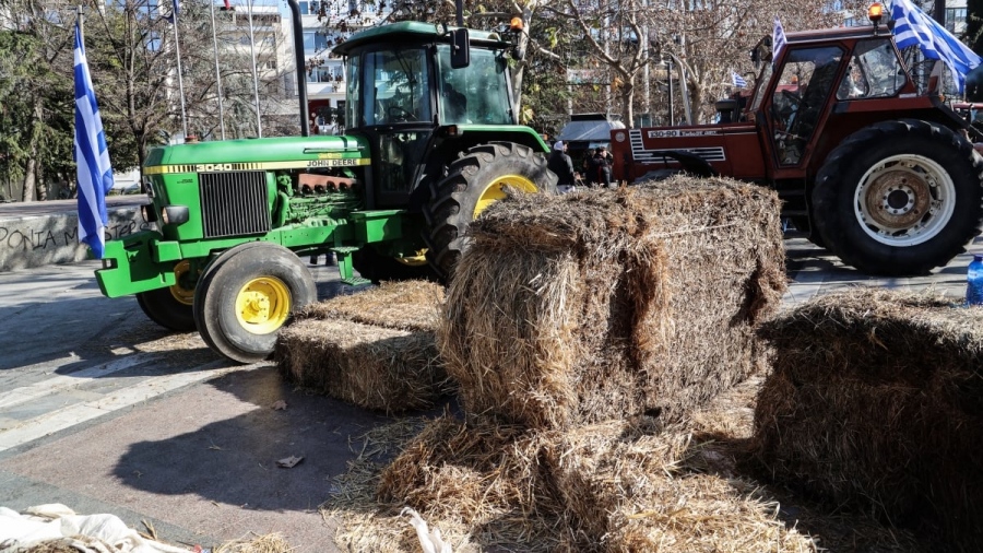 Τα 5 μέτρα μείωσης κόστους στο αγροτικό ρεύμα - Περιορισμός τιμών, ρύθμιση χρεών και «πράσινη» ενέργεια
