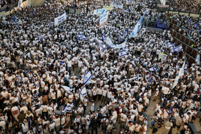 Αμόκ στο Ισραήλ για τα 60 χρόνια από την κατάληψη της Ανατολικής Ιερουσαλήμ - Χιλιάδες εθνικιστές σε προκλητική παρέλαση