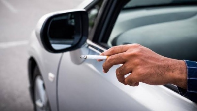 Πάνακριβο τσιγάρο στην Κέρκυρα - Πρόστιμο 1.312 ευρώ σε οδηγό που το πέταξε από το παράθυρο