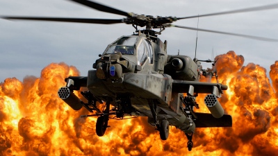 Τα πρώτα Apache έφτασαν στην Πολωνία - Μαζί με τα Abrams η χώρα θωρακίζεται για πόλεμο