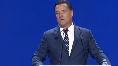 Η γραβάτα του Γεωργιάδη όλα τα ...λεφτά στο συνέδριο της ΝΔ
