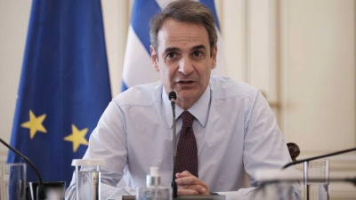 Το Μαξίμου στρώνει το έδαφος για καθολικό υποχρεωτικό εμβολιασμό το 2022 - Συνεχίζεται η επίθεση σε ανεμβολίαστους