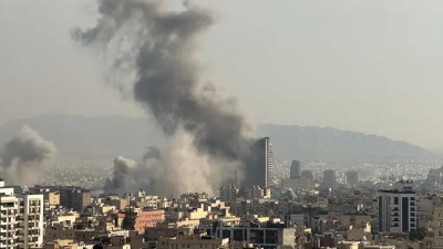 Κόλαση στη Μέση Ανατολή: Στις φλόγες η πρεσβεία ΗΠΑ στη Σ. Αραβία και το προξενείο στο Dubai - Νέος ηγέτης ο γιος του Khamenei