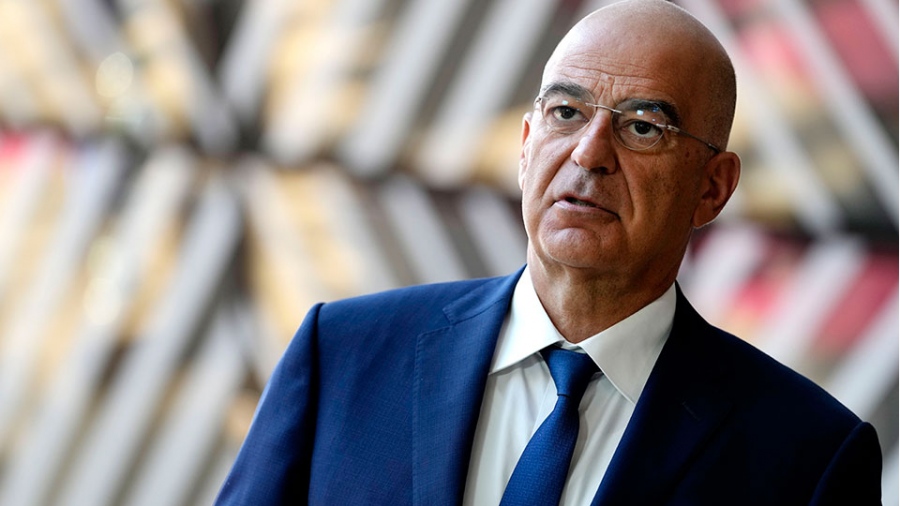 Δένδιας: Δεν μεταφέρουμε οπλισμό στην Ουκρανία, αλλά… πουλάμε πεπαλαιωμένο πολεμικό υλικό σε άλλες χώρες