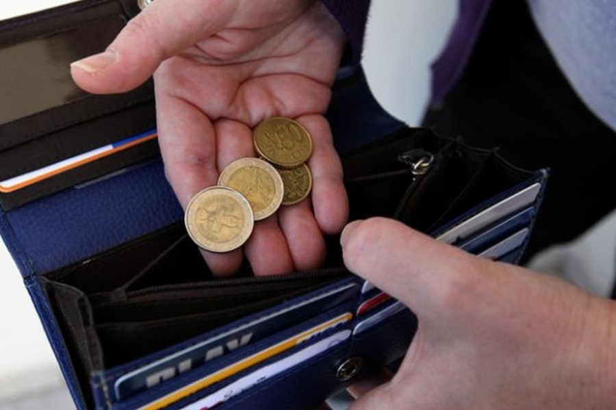 Δημοσκόπηση ΒΝ: Το 90% των πολιτών μένει με άδειες τσέπες από τα μισά του μήνα... είναι τρομερή αποτυχία