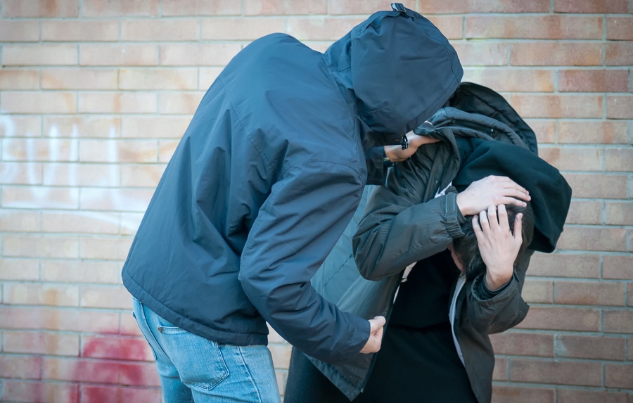 Ξέφυγε η κατάσταση στη Θεσσαλονίκη – Συνελήφθη 14χρονος, προσπάθησε να πάρει με τη βία παντελόνι που φορούσε 15χρονος