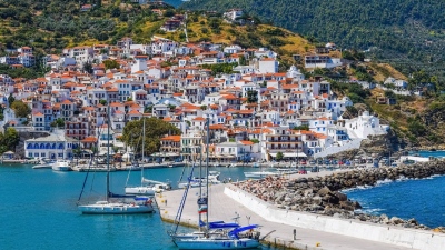 Η Σκόπελος στους κορυφαίους ελληνικούς προορισμούς του 2026