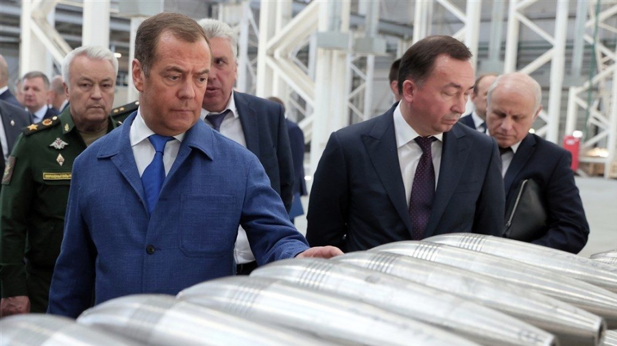 Καταπέλτης ο Medvedev: Η Δύση μας έχει κηρύξει πόλεμο - Δεν θα λυγίσουμε, είμαστε έτοιμοι για όλα... και για προληπτικά χτυπήματα
