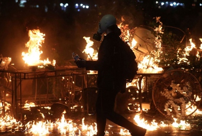 Χάος στη Γεωργία - Δραματική εξέλιξη με έγχρωμη επανάσταση, απετράπη έφοδος στην Προεδρία - Εμπλοκή της ΕΕ στις ταραχές