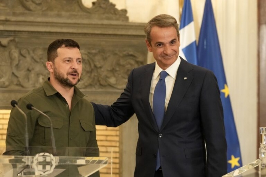 Στη σωστή πλευρά της Ιστορίας οι Έλληνες - Μόλις το 28% εγκρίνει τη στάση Μητσοτάκη στον πόλεμο της Ουκρανίας