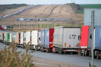 Χάος στα σύνορα: 12.500 φορτηγά παγιδευμένα ανάμεσα στην Κίνα και τη Ρωσία - Το μπλόκο της στέπας...