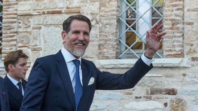 Έπεσε το διαδίκτυο από τις χιλιάδες ευχές στον Παύλο Ντε Γκρες - Πανστρατιά πολιτών: Πρίγκιπα, φτιάξε κόμμα