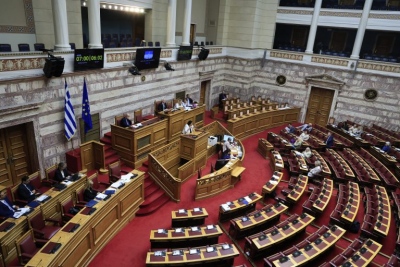 Βουλή: Ψηφίστηκε κατά πλειοψηφία το νομοσχέδιο για τη Μετανάστευση και το Άσυλο