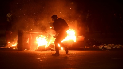 Έκρηξη στις ΗΠΑ – Πολιτικός επιστήμονας «βλέπει» τις προϋποθέσεις για εμφύλιο – Διαδηλώσεις, ICE και απειλές Trump πυροδοτούν τον διχασμό