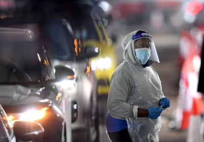 Εξαπλώνεται η παραλλαγή Omicron στη Βρετανία – Άλλα 12.100 κρούσματα μέσα σε 24 ώρες