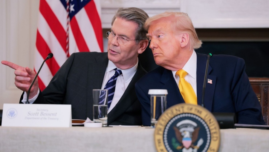 Ραγδαίες εξελίξεις – Ο Donald Trump θα προτείνει τον ΥΠΟΙΚ Scott Bessent για τον θώκο της Fed