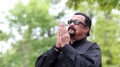 Ο Steven Seagal ειρωνεύτηκε τον Zelensky: «Είναι ακόμα πρόεδρος της Ουκρανίας; Δεν το ήξερα»