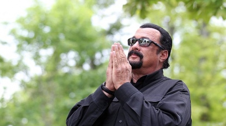 Ο Steven Seagal ειρωνεύτηκε τον Zelensky: «Είναι ακόμα πρόεδρος της Ουκρανίας; Δεν το ήξερα»