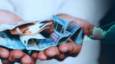 Ξεκινά από τον Ιανουάριο 2023 η «μάχη» της αύξησης του κατώτατου μισθού – Τα αγκάθια της Ελληνικής οικονομίας που εντοπίζει η ΓΣΕΕ