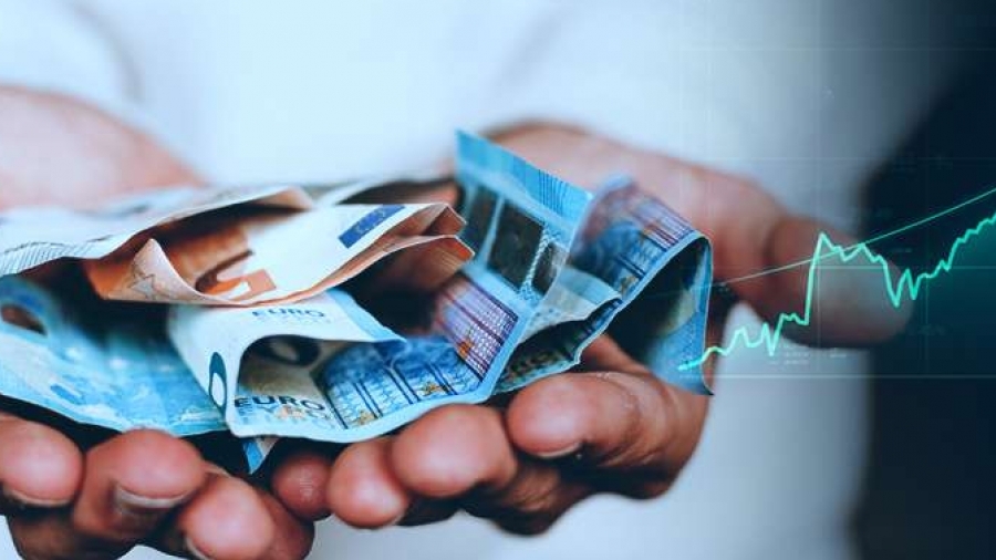 Ξεκινά από τον Ιανουάριο 2023 η «μάχη» της αύξησης του κατώτατου μισθού – Τα αγκάθια της Ελληνικής οικονομίας που εντοπίζει η ΓΣΕΕ