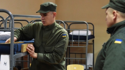Μαύρα μαντάτα για τους Ουκρανούς πρόσφυγες - Ο Zelensky ζητά από την ΕΕ να κόψει την προσωρινή προστασία σε άνδρες 23-60 ετών