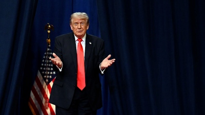 Προσπαθεί να σώσει τα προσχήματα – Ο Trump αναζητά συμφωνία με Ιράν πριν πάει στην Κίνα