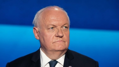 Asselineau (Γαλλία):  Ο Hollande επιβεβαίωσε την ανεντιμότητα της Δύσης – Δικαίως ο Putin μιλά για «αυτοκρατορία του ψεύδους»