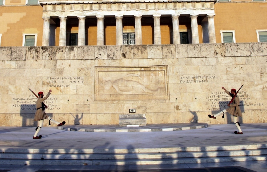 Χάος με την τροπολογία για τον Άγνωστο Στρατιώτη και την μεταφορά του στο ΥΠΕΘΑ – Ο Δένδιας δεν συμφωνεί