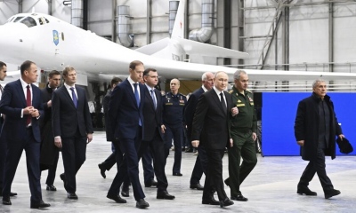 Επίδειξη ισχύος Putin - O ρωσικός στρατός μπορεί να δεχθεί πυρηνικό βομβαρδιστικό - Πέταξε με τo Tu-160M