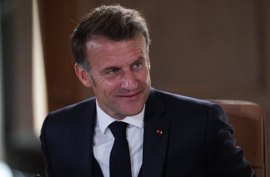 Κατάκοπος και ατημέλητος ο Macron στη Σύνοδο της ΕΕ - «Έμοιαζε σαν να είχε κοιμηθεί κάτω από γέφυρα»