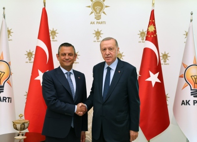 Ασφυκτική πίεση από την αντιπολίτευση για να οδηγηθεί η Τουρκία σε πρόωρες εκλογές - Αποστάσεις κρατά ο Erdogan
