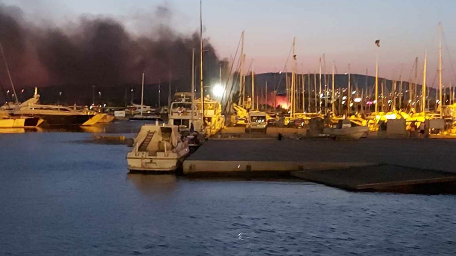 Αναστάτωση στο Φάληρο: Φωτιά στις εγκαταστάσεις του beach volley