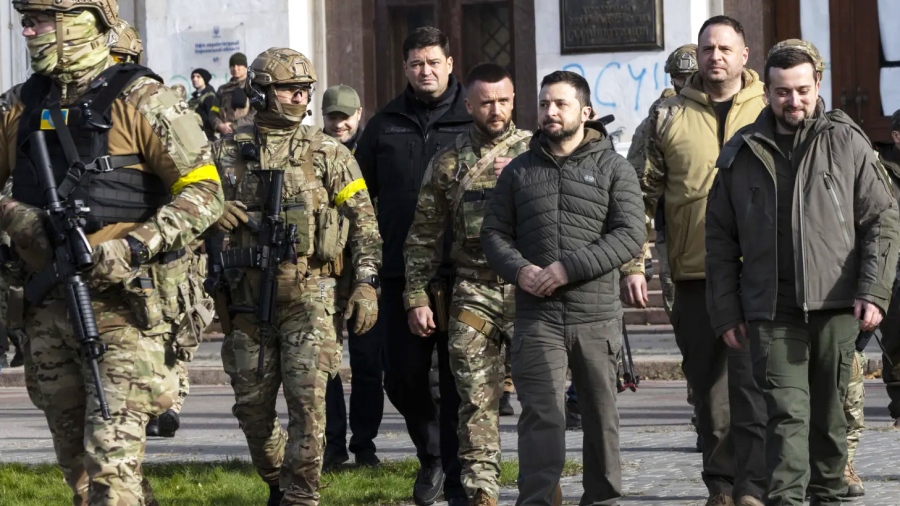 Κάτι φοβάται ο Zelensky... Με φρουρά-αστακό και αλεξίσφαιρο εξοπλισμό εμφανίστηκε στη Σερβία