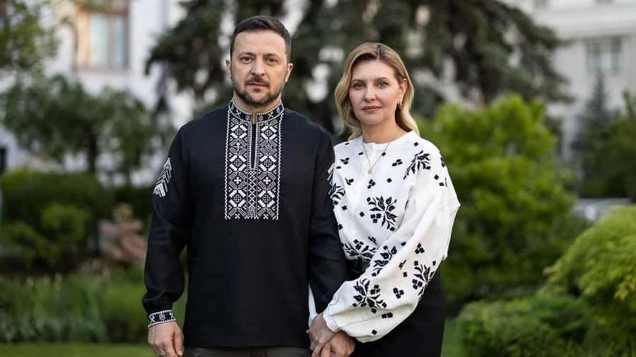 Απίστευτο περιστατικό στη Βιέννη - Ο Zelensky εγκατέλειψε τη σύζυγό του Olena μόνη της υπό καταρρακτώδη βροχή (vid)