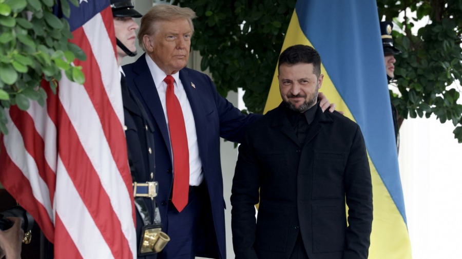 Το.... διαφορετικό κοστούμι του Zelensky -  Eικόνα στρατιωτικού δικτάτορα, χωρίς αυστηρό κώδικα ενδυσης