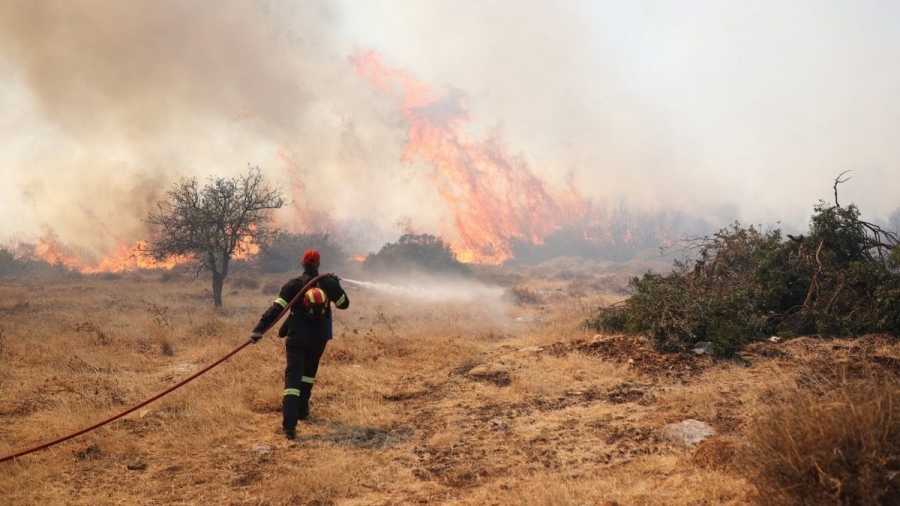 Μεγάλη πυρκαγιά στη Λέσβο - Μάχη με τις φλόγες σε δύο μέτωπα στο Κιλκίς
