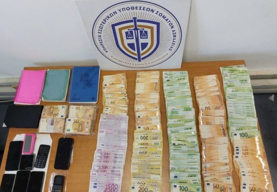 Έφοδοι ΕΛ.ΑΣ. σε Πολεοδομίες της Αττικής – Ξηλώθηκε κύκλωμα διαφθοράς με «ταρίφα» έως 30.000 ευρώ για άδειες και αυθαίρετα