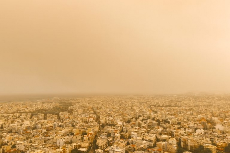 Τοξικός ο αέρας στην Κρήτη - Η έκτακτη ενημέρωση της Περιφέρειας για τη μεταφορά αφρικανικής σκόνης