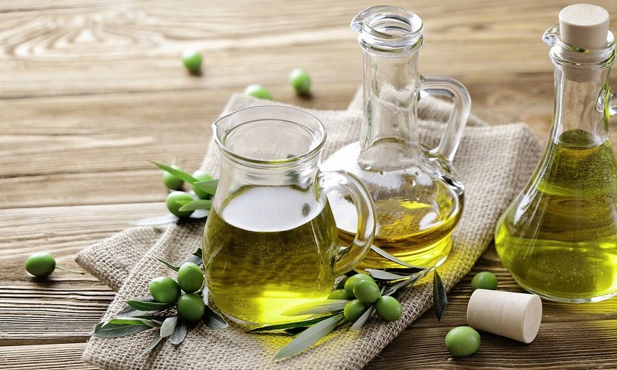 Συνελήφθη επιτήδειος που μετέτρεπε το ηλιέλαιο σε ελαιόλαδο με χημικές ουσίες