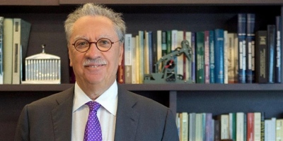 Ασθενεί η δημοκρατία σαπίζουν τα κόμματα και οι Έλληνες ψάχνουν... σωτήρες αντί για λύσεις