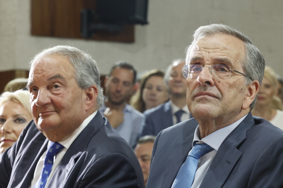 Εμπρηστής Σαμαράς καίει Μαξίμου: Να παραιτηθεί ο Γεραπετρίτης, κυβέρνηση χωρίς πυξίδα και στρατηγική - Καραμανλής για ΠτΔ