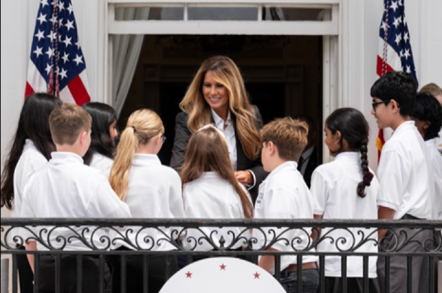Πάντα δίπλα στα παιδιά η Πρώτη Κυρία - Η Melania Trump πρωτοστατεί σε πρωτοβουλίες για την Τεχνητή Νοημοσύνη και το μέλλον των νέων
