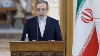Araghchi (ΥΠΕΞ Ιράν): Καμία συνομιλία όσο συνεχίζονται οι απειλές των ΗΠΑ