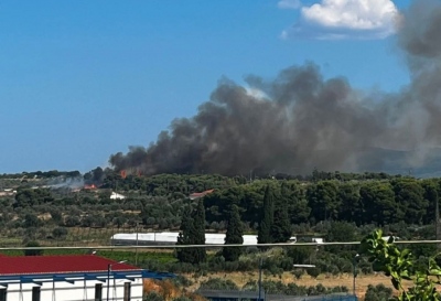 Φωτιά τώρα στον Άγιο Δημήτριο Κορινθίας – Μήνυμα 112 για εκκένωση Φιλοθέης και Θυμαριώνα