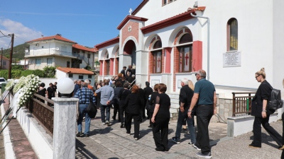 Δράμα: Βουβός θρήνος στην κηδεία του Παρασκευά Άντζα - Ο δύσκολος αποχαιρετισμός