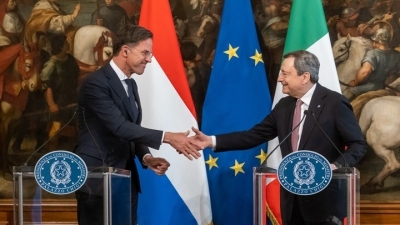 Κύριο θέμα συζήτησης Draghi - Rutte το ευρωπαϊκό πλαφόν στην τιμή φυσικού αερίου - «Χωρίς αιδώ, οι ρωσικές σφαγές»