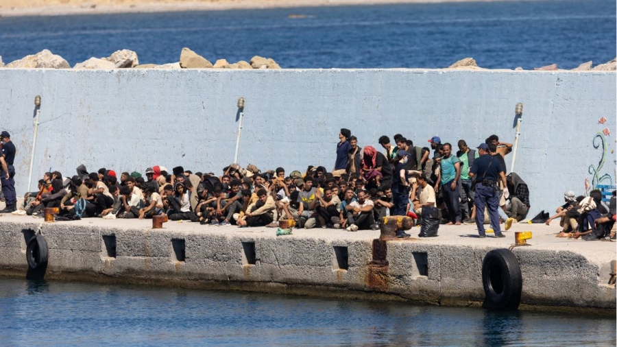 Ο Θεός να βάλει το χέρι του γιατί κυβέρνηση δεν υπάρχει - 15.000 Πακιστανοί στην Κρήτη - Όλοι άνδρες, σε στρατεύσιμη ηλικία