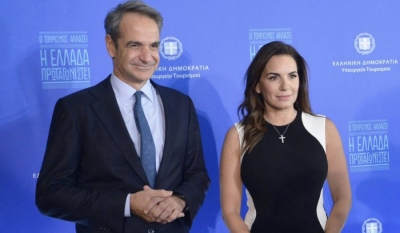 Ο Μητσοτάκης που καρατομούσε για πλάκα υπουργούς και συνεργάτες του, στην Κεφαλογιάννη εποίησε τη νήσσαν…
